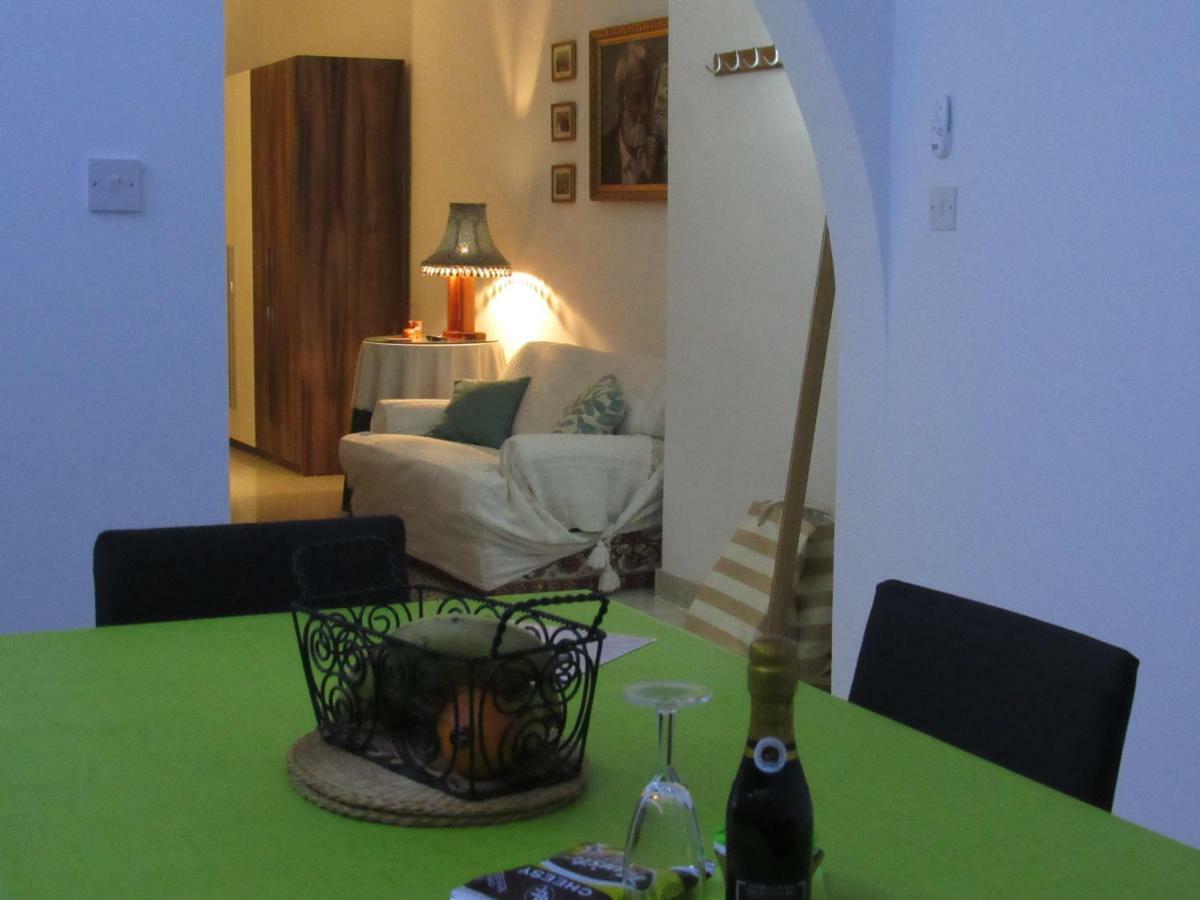 Central Studio Apartment Santa Vennera Extérieur photo